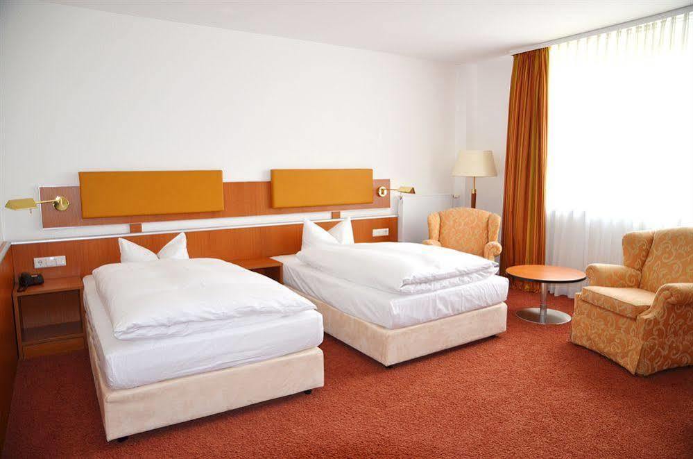Hotel La Strada Кассель Экстерьер фото